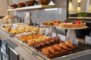 petit déjeuner sous forme de buffet