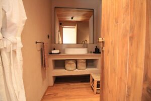 salle de douche moderne et jolie