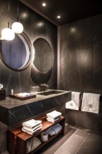 salle de bain dans une des chambres