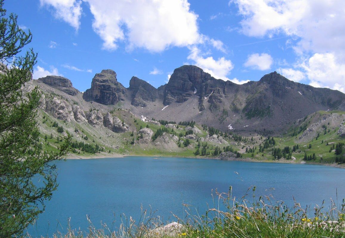 lac d'altitude que l'on peut voir en vacances à la montagne