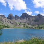 lac d'altitude que l'on peut voir en vacances à la montagne