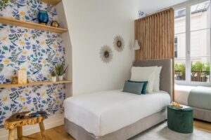 chambre avec 2 lits jumeaux cosy et cocooning dans la location de vacances My Opéra Appartement en plein cœur de Paris