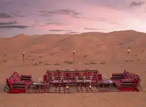 dîner privé au coucher du soleil dans le désert du Quart Vide aux Emirats Arabes Unis