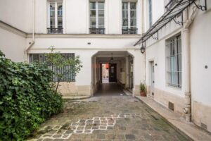 cour intérieure de l'immeuble parisien