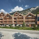 façade extérieure en bois et pierre du Tenne Lodges hôtel 5* dans le Haut-Adige