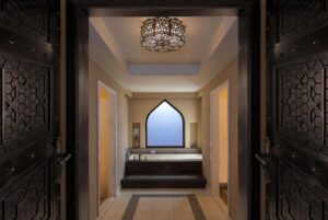 belle et grande salle de bain à l'orientale