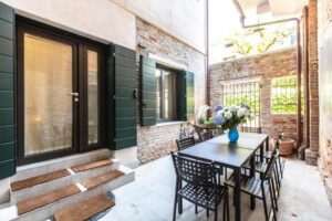 terrasse de la maison à louer Sant'Alvise Design Palace R&R dans Venise