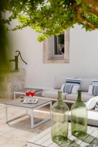 salon d'extérieur sur la terrasse de la villa