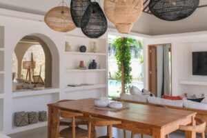salle à manger ouverte sur la terrasse