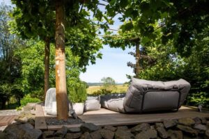 espace repos avec vue panoramique sur la campagne