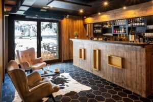 bar de l'hôtel 4* les tetras lodge dans la station de ski de Tignes les Brévières