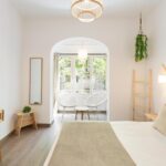 chambre double avec petit salon en bow window dans un appartement 2 chambres à louer dans le quartier de l'eixample , à côté de la Sagrada Familia, à Barcelone