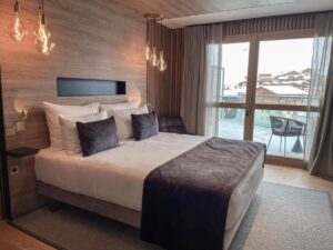 chambre cosy et chaleureuse à l'hôtel 5* Le Diamond Rock à Tignes le Lac