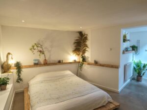 chambre double au sous sol à l'appartement airbnb Tiny Beachhouse à Scheveningen