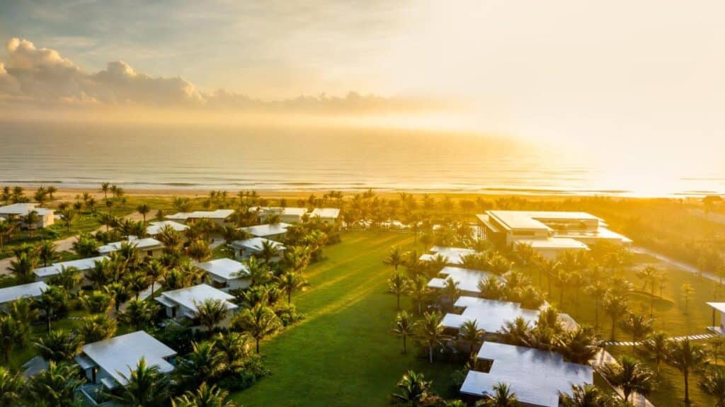 coucher de soleil sur l'hôtel Maia Resort Quy Nhon