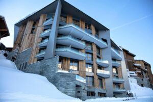 hôtel au pied des pistes avec départ ski au pied et ski room