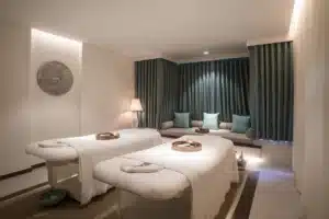 salle de massage au spa de l'hôtel
