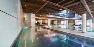 piscine intérieure du spa de la résidence