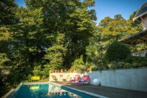 piscine extérieure chauffée dans le gîte le Clos d'Abrigeon à Aubenas