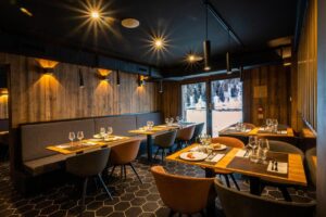 salle de restaurant de l'hôtel Le Tetras Lodge