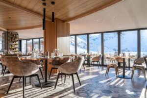 salle du restaurant de l'hôtel