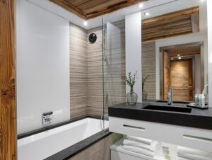 salle de bain d'un appartement de la résidence le Cristal de Jade à Chamonix-Mont-Blanc