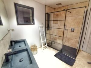 salle de douche de la maison d'hôtes A Camerina dans le sud de la Corse