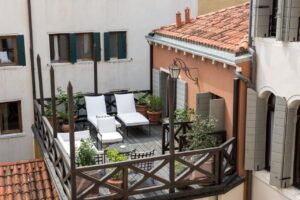 terrasse privée d'une chambre à l'hôtel Nolinski Venezia dans Venise