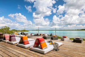 terrasse donnant sur la lagune aux 7 couleurs de Bacalar