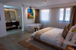 jolie chambre avec baignoire dans un petit hôtel du centre de Bhaktapur au Népal