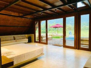 suite donnant sur la piscine privée et la vue panoramique