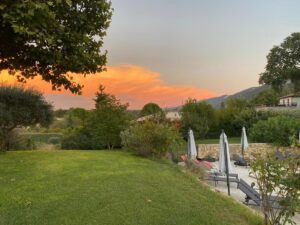 vue sur le Luberon depuis le jardin