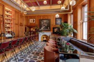 bar restaurant à l'ambiance écossaise dans la vieille ville d'Édimbourg