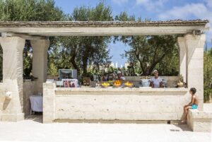 un des bars extérieurs de l'hôtel