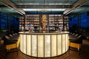 bar lounge sur le toit terrasse du Matild Palace de Budapest