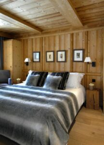 chambre double dans un chalet cosy et chaleureux avec 4 chambres pour au total 8 personnes