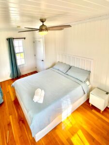 chambre double et climatisée dans le cottage Eleuthera Retreat