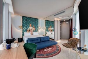 chambre avec salon de l'hôtel nhow Amsterdam Rai