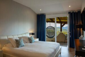 Suite ouverte sur une terrasse avec vue panoramique à Porto Vecchio en Corse
