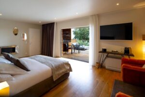Suite ouverte sur terrasse avec kitchenette et piscine privée sur les hauteurs de Porto-Vecchio