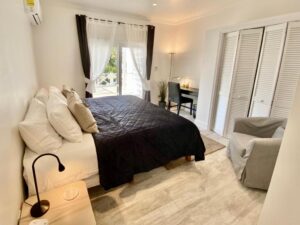 une des 4 chambres de la villa à louer pour 8 personnes pour un séjour aux bahamas
