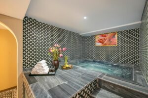 jacuzzi du spa de l'hôtel
