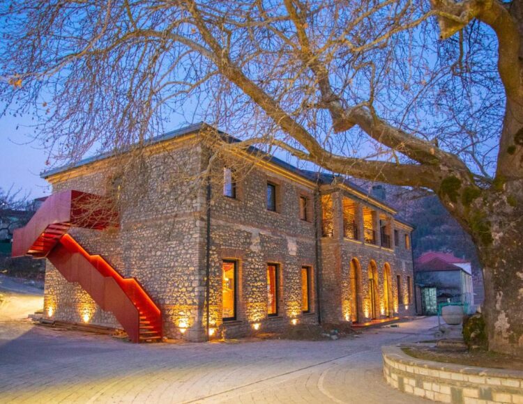 façade de l'hôtel Melesin Distillery en Albanie