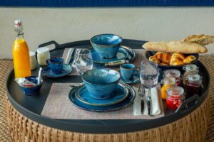 petit déjeuner livré sous forme de panier chaque matin dans la suite
