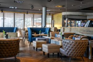 salle de restaurant de l'hôtel