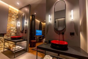 salle de douche avec double vasque