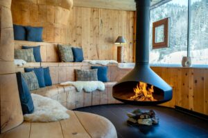 espace détente avec cheminée et vue panoramique