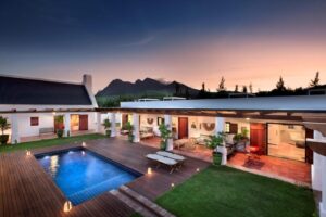 villa avec piscine privée pouvant accueillir 10 personnes dans ses 5 chambres à l'hôtel Babylonstoren