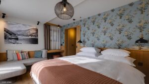 une des 2 chambres des chalets à louer à l'hôtel Hideway Hotel Montestyria Chalets & Suiten en Autriche dans la région de Styrie