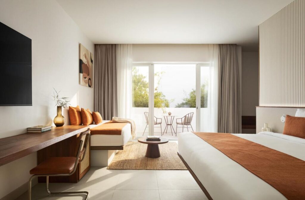 chambre pour 3 personnes en plein centre-ville de Phnom Penh à l'hôtel Plantation Urban Resort